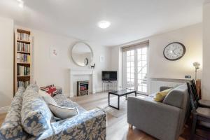 3 Bedroom Garden Flat - Central Location