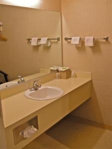 Queen Room room in Royal Motor Inn