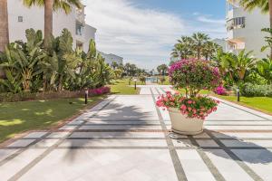 Beach Front apartment in Puerto Banus