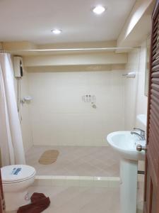 Oasis Guesthouse & Bar