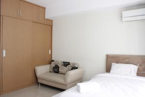 Comfortable Studio at Beverly Dago Apartment near ITB By Travelio