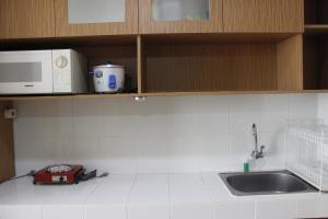 Comfortable Studio at Beverly Dago Apartment near ITB By Travelio