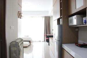 Comfortable Studio at Beverly Dago Apartment near ITB By Travelio