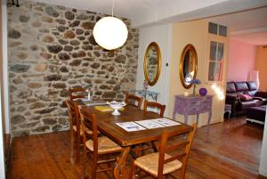 Maisons de vacances Naturaleza y aire puro en el Pirineo oriental en una bonita casa rural de piedra : photos des chambres