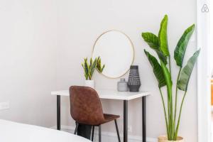 Lively 2BR Apt in Lincoln Square - Eastwood 47-1