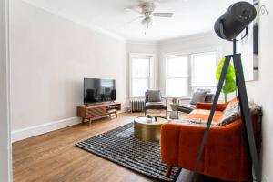 Lively 2BR Apt in Lincoln Square - Eastwood 47-1