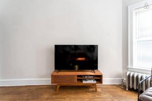 Lively 2BR Apt in Lincoln Square - Eastwood 47-1