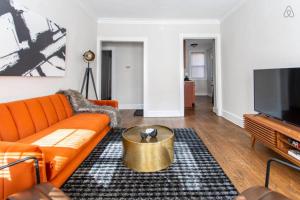 Lively 2BR Apt in Lincoln Square - Eastwood 47-1