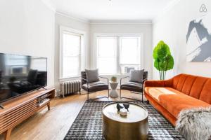 Lively 2BR Apt in Lincoln Square - Eastwood 47-1