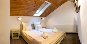 Deluxe Double Room with Extra Bed room in Zumzet
