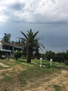 SAINT IOANNIS APARTMENTS ON THE BEACH - Mándra