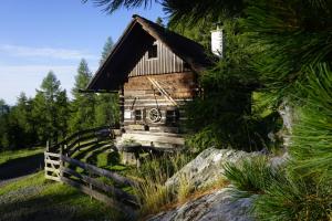 Bergheim Schmidt, Almhütten im Wald Appartments an der Piste Alpine Huts in Forrest Appartments near Slope