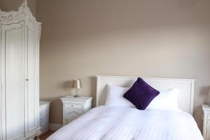 Three-Bedroom House room in Atlantic Rose Cottage