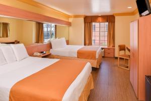 Queen Studio room in Value Inn Worldwide-LAX