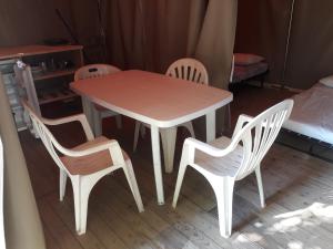Campings Camping Paradis Bellerive : photos des chambres