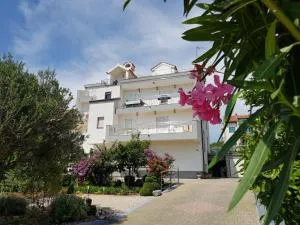 Apartment Maslina - 希贝尼克