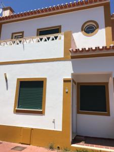 Trail House- Countryside and Beach