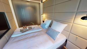 White Pearl Apartment 1.15