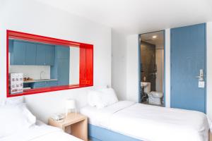 128 room and massage