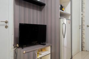 Comfy and Clean 2BR Green Pramuka City Apartment By Travelio