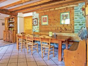 Chalets Superb Savoyard traditional chalet located 500 m from the slopes : photos des chambres