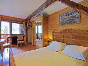 Chalets Superb Savoyard traditional chalet located 500 m from the slopes : photos des chambres