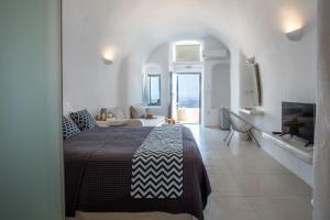 On the Cliff Suites Santorini Greece