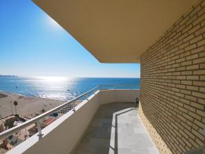 Malaga Sunshine Rentals - Beach Front Penthouse - Fuengirola