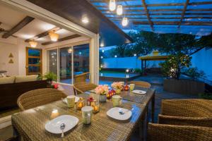 EL Lodge by StayVista - Pool, lawn, and a charming gazebo for your perfect getaway