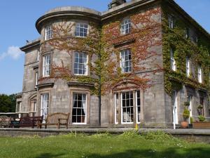 Shaw Hill Hotel Golf And Country Club