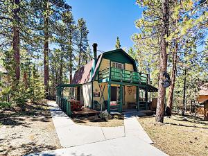 Two-Bedroom House room in New Listing! The Bee Bears: Cozy Cabin W/ Hot Tub Cabin