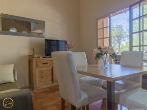 Villages vacances Les Garrigues de la Vallee des Baux : Maison 2 Chambres