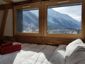 Beautiful apartment in Chamonix centre with superb mountain views