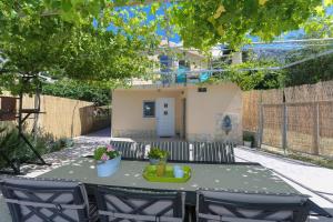 Holiday Home Rupotina with a large yard, pool and a beautiful view