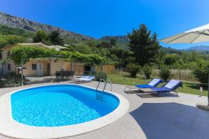 Holiday Home Rupotina with a large yard, pool and a beautiful view 