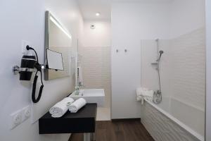 Hotels Le Nelio : photos des chambres