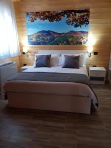 Family Room with Mountain View