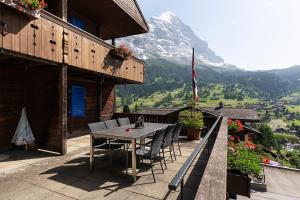 Four-Bedroom Apartment with Balcony and Mountain View room in Apartment Jungfrau Lodge