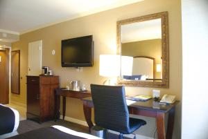 Junior Suite room in Wyndham Grand Pittsburgh