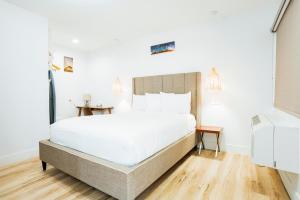 The Belmont Shore Inn