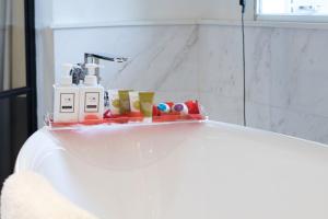 Bathroom, Hotel NuVe Urbane in Singapore