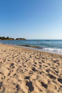 Villa Kristin 2 - 2min walk to Great Sandy, Shallow beach