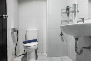 Relaxing and Homey Studio Casa De Parco Apartment By Travelio