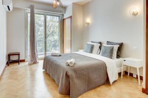 PROMENADE HOLIDAY - PALATIN PROMENADE