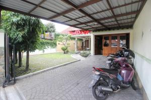 RedDoorz plus @ Tegal Panggung