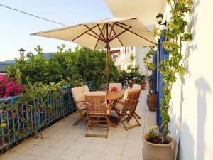 Aquarella-stylish veranda apartment in centre of Poros town