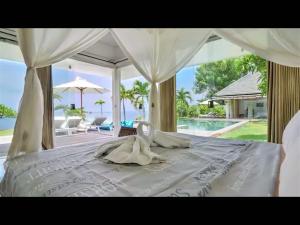 5 bdr beachfront villa Pantai