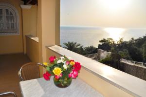 Studio apartments with pool maria in Agios Gordios Beach