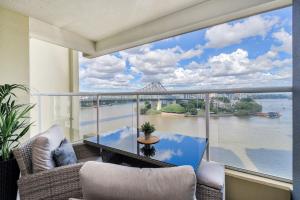 Spectacular Riverside Apartment ~ Brisbane CBD!