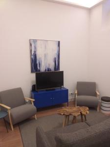 High Ceiling Duplex Apartment at Cais do Sodre